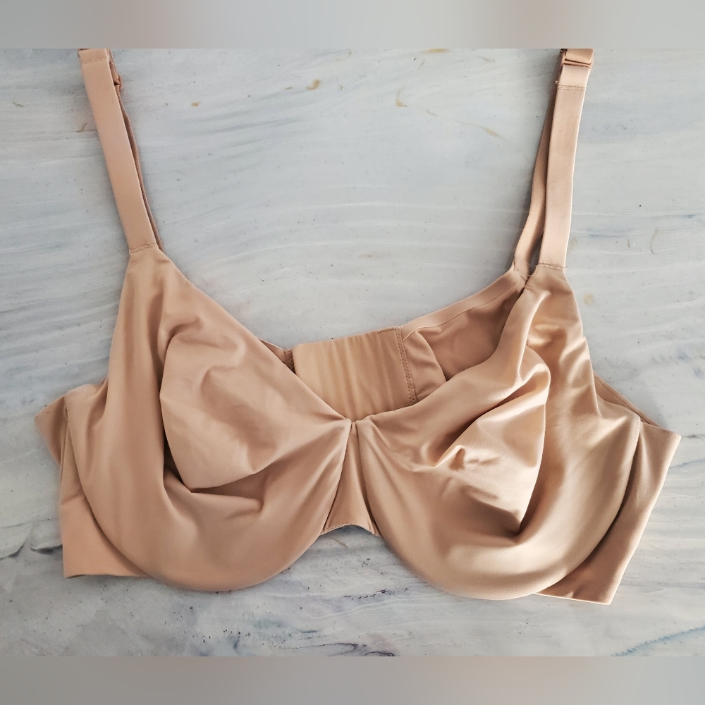 Skims Nude Underwire Bra 38C Beige RN# 158973 Kim Kardashian SKIMS